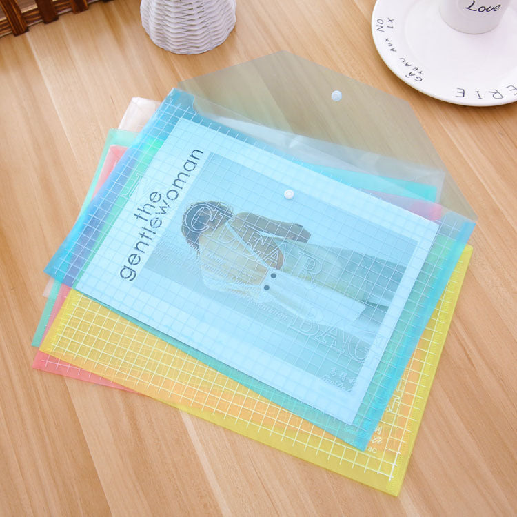 Pochette à soufflet transparente en PVC avec bouton-pression